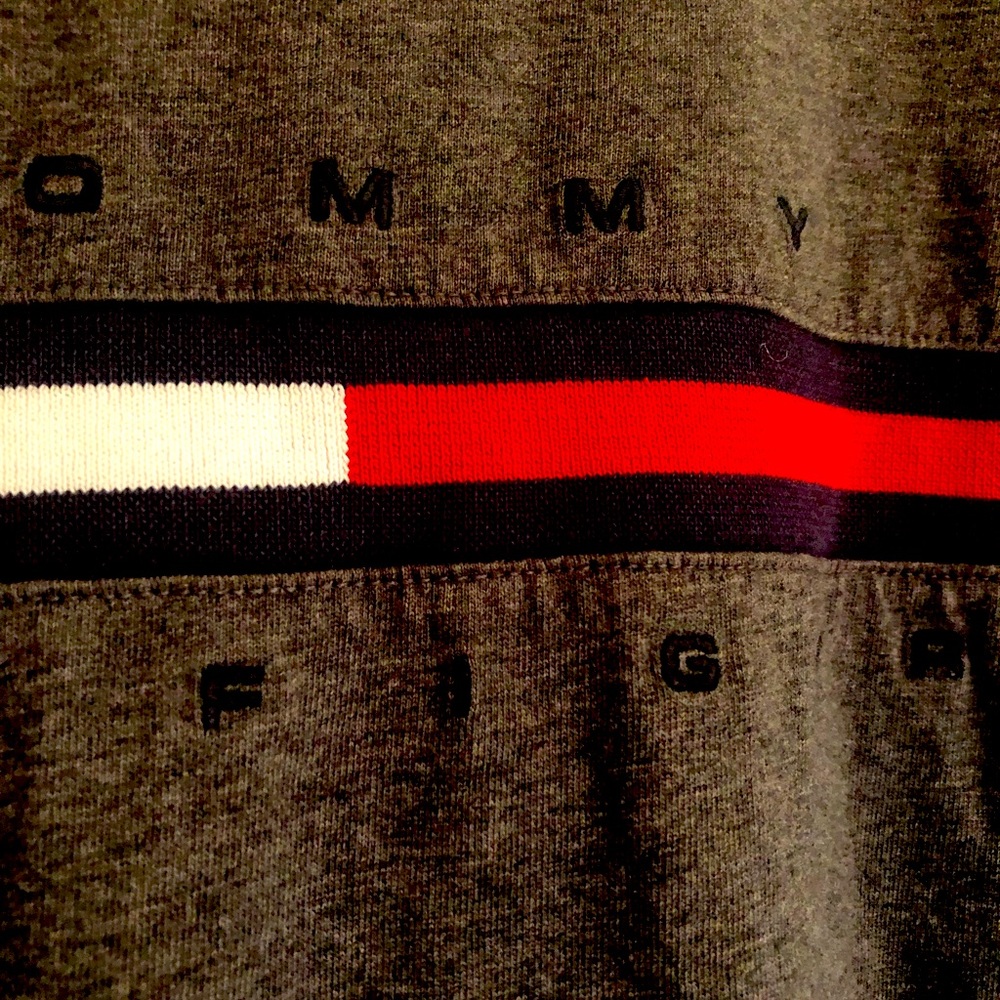 Cropped vintage classic Tommy Hilfiger tee size M.
